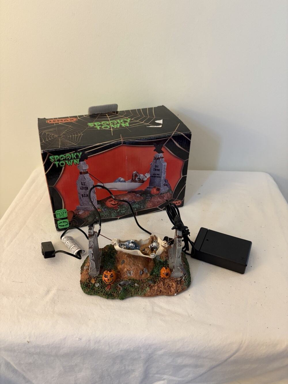 Lemax Halloween Spooky Town BAG O'BONES Hammock Skeleton 24461 Animated Works